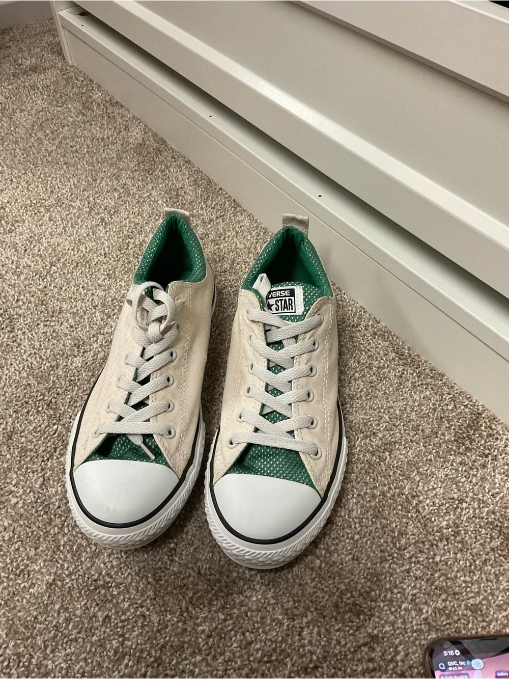 Converse Juniors Low Top Sneakers in Cream with Green Details